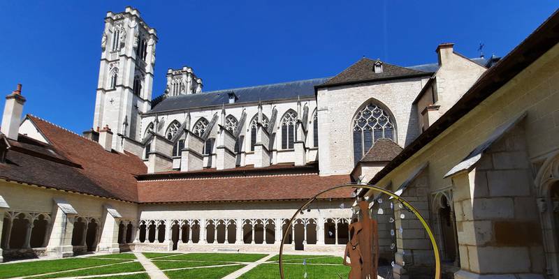 Le cloître de la Cathédrale Saint-Vincent